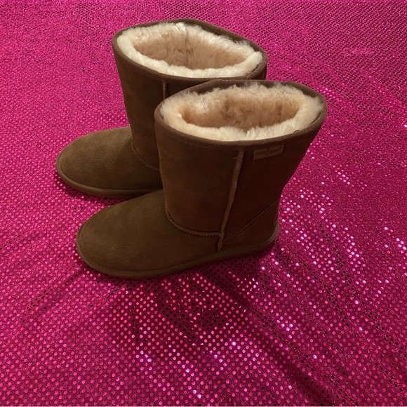 minnetonka olympia short boots in golden tan size 8 - Picture 3 of 5